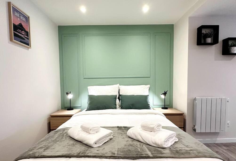 L'Escale Du Mont Saint Michel Apartment Авранш Екстериор снимка
